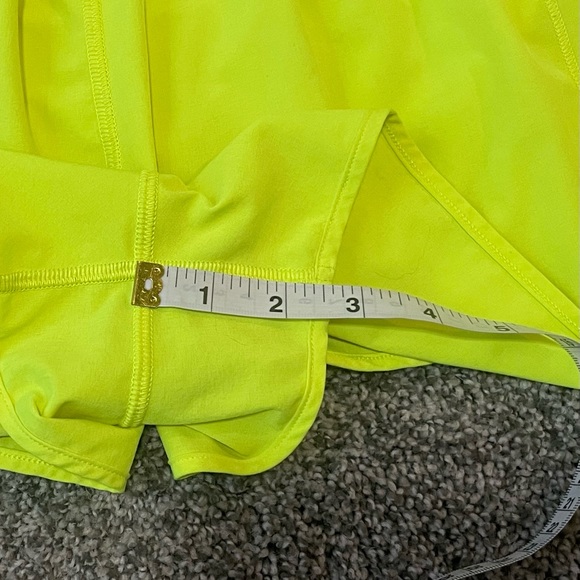 Lululemon hotty hot lined short 2.5” - Picture 3 of 5